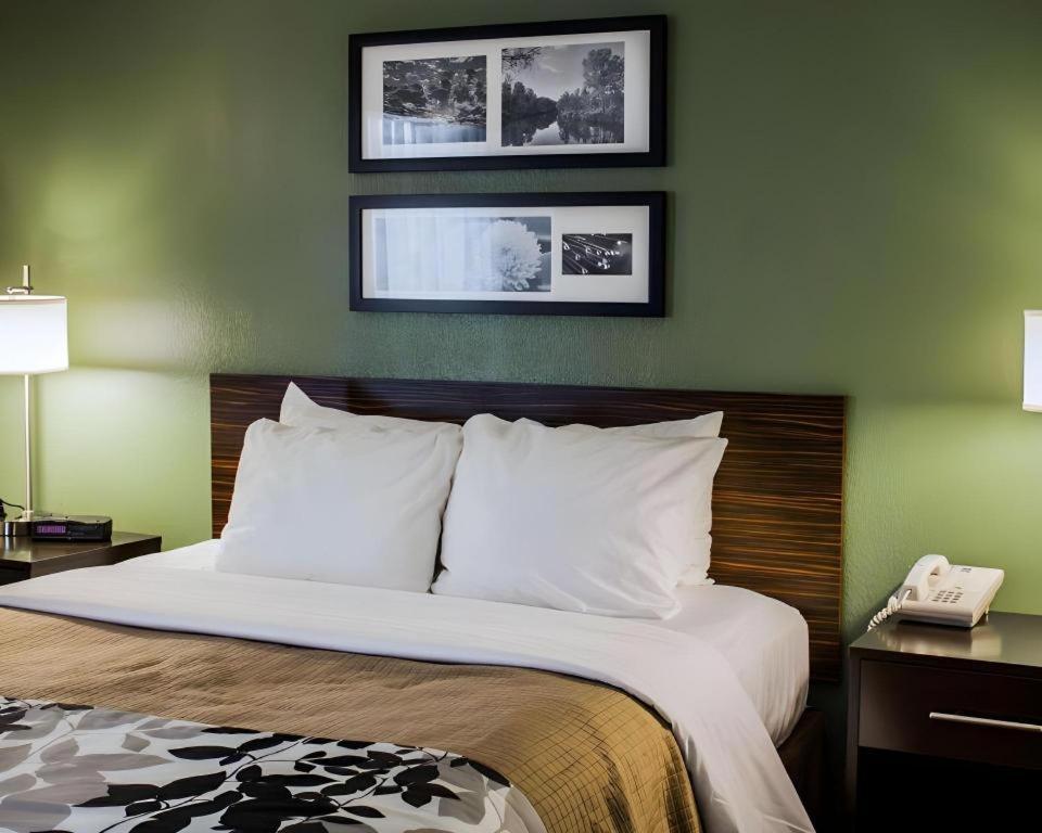 Sleep Inn Geistown Bagian luar foto