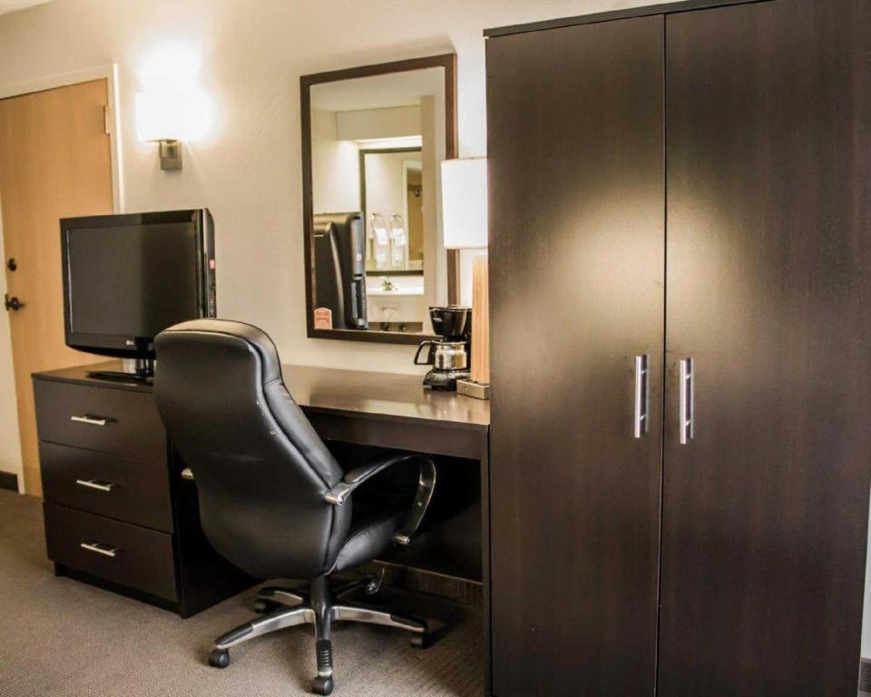 Sleep Inn Geistown Bagian luar foto