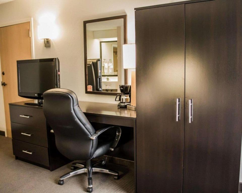 Sleep Inn Geistown Bagian luar foto