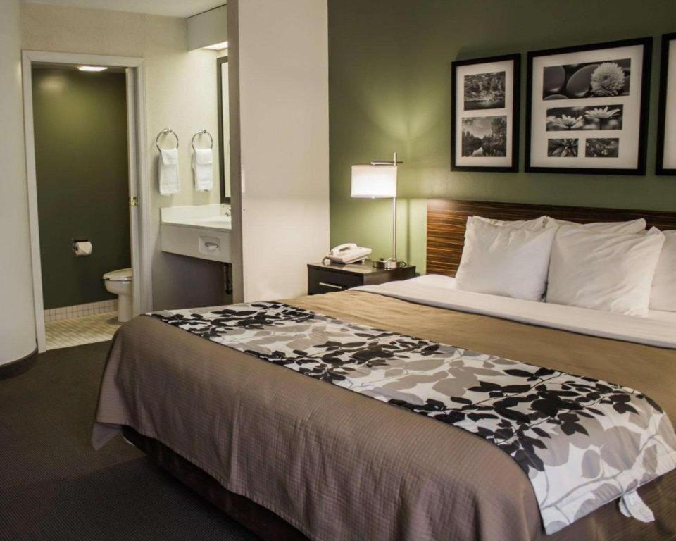 Sleep Inn Geistown Bagian luar foto